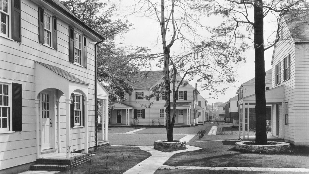 Black and white image of homes with walkways and paths in Radburn.